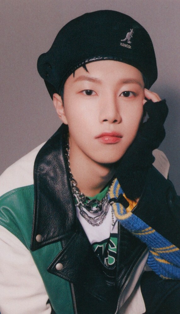 Hyunwoo xikers photocard from Preorder Benefit