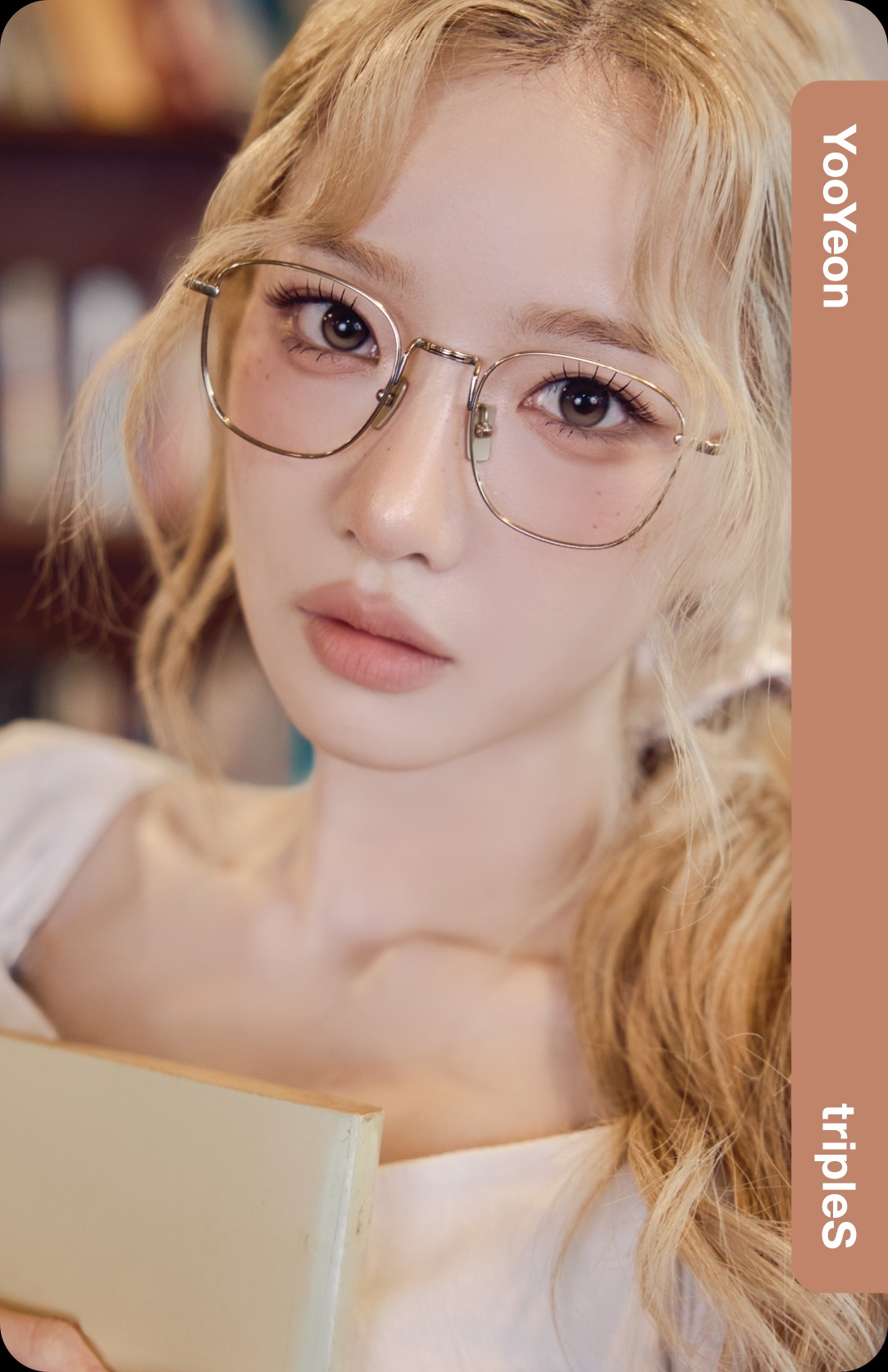 Yooyeon tripleS photocard from Showcase Objekt Pack