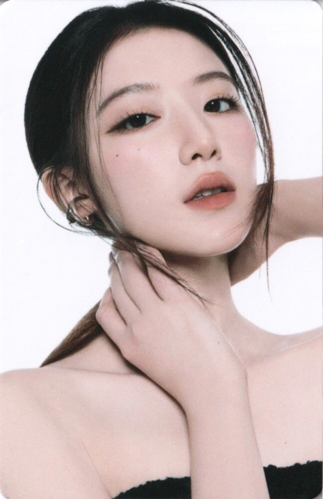 Shuhua I-DLE photocard from Random Photocard Set