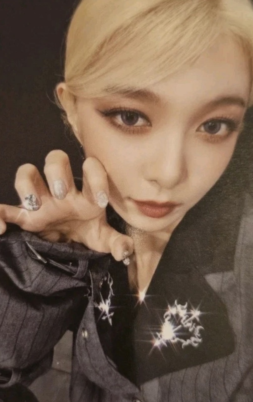 Dami Dreamcatcher photocard from Preorder
